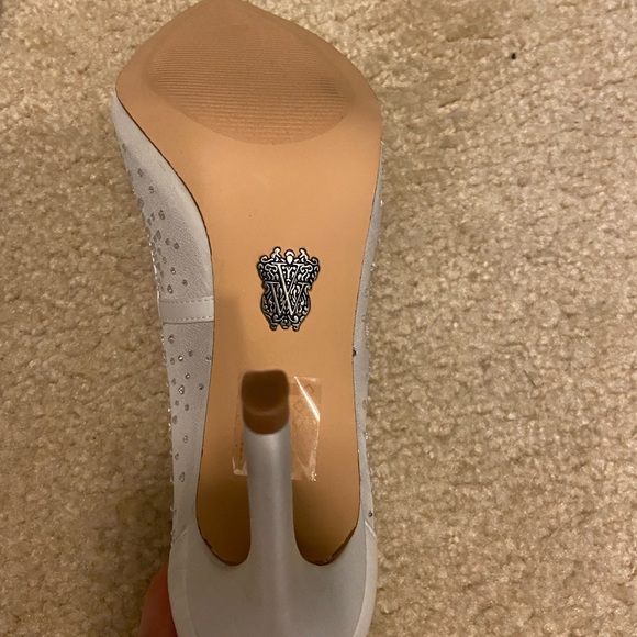 Brand new CRYSTAL Vera Wang heels - Picture 2 of 5